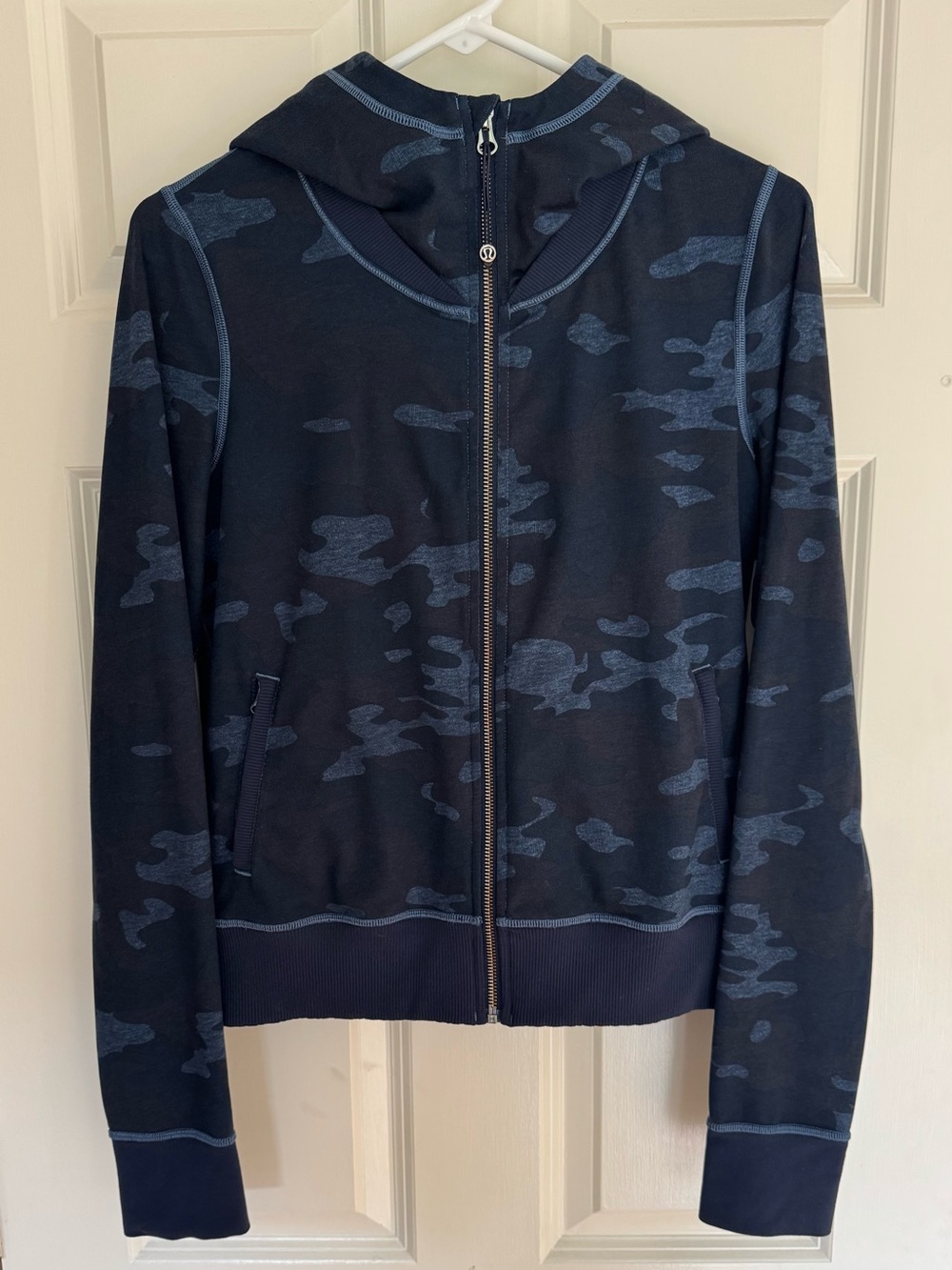 Lululemon Namaskar blue camo long sleeve zip up hoodie sweatshirt women’s size 6